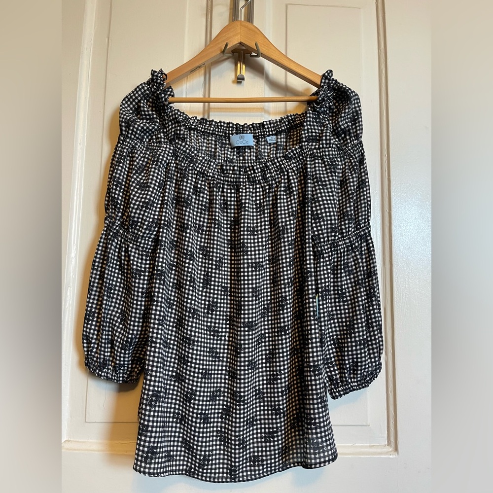 CeCe NWT Fun Flirty Ruffle Neckline Blouse